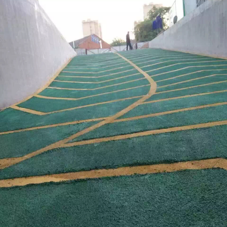 福州地坪漆:防滑地面國內(nèi)應用現(xiàn)狀和前景